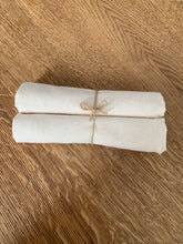 Afbeelding in Gallery-weergave laden, Set van 2 beige servetten
