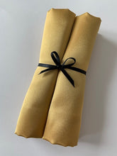 Afbeelding in Gallery-weergave laden, Set van 2 goudkleurige servetten
